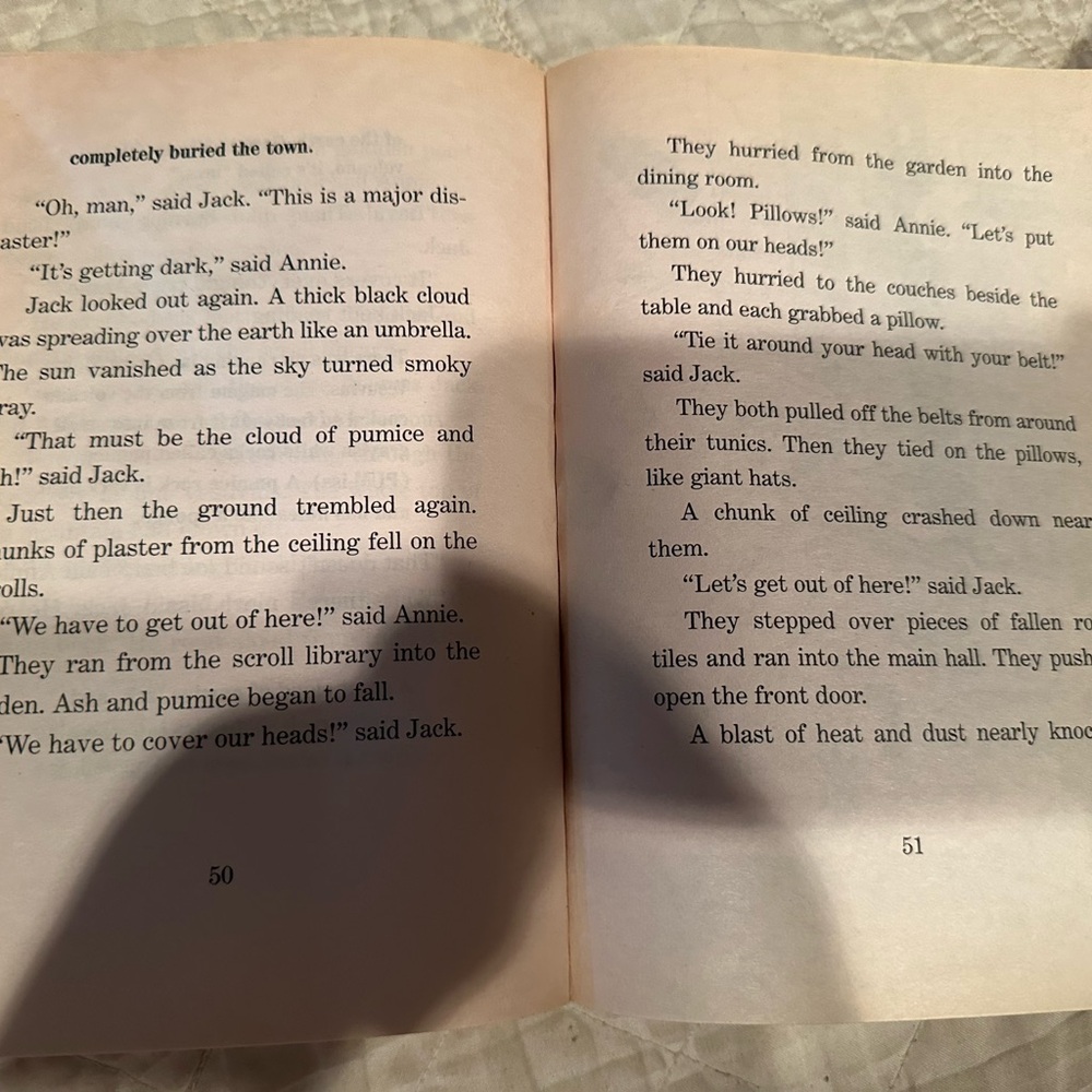 Vacation under the volcano- Magic tree house #13 - Picture 9 of 12